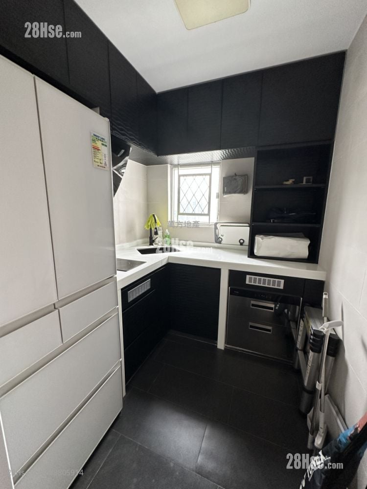 Yu Chui Court Sell 2 Bedrooms , 1 Bathroom 517 ft²