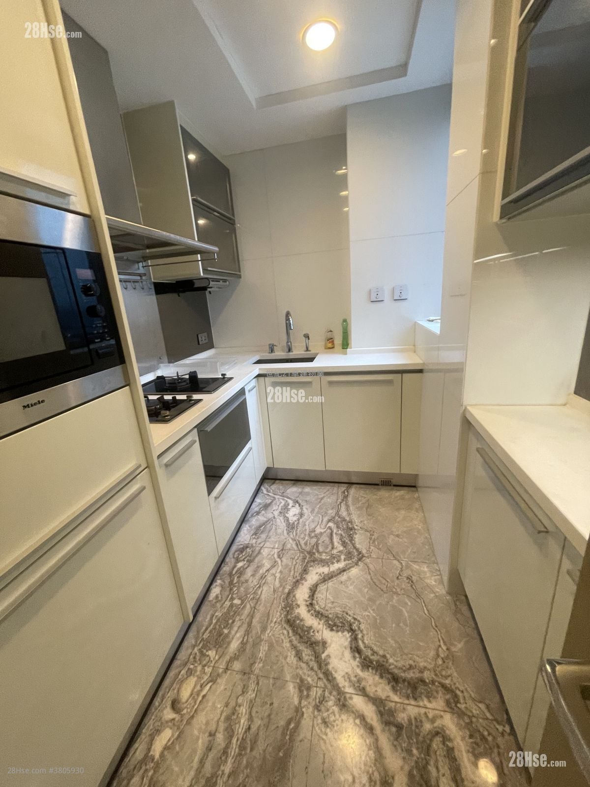 天璽 租盤 2 房 , 2 浴室 640 平方呎