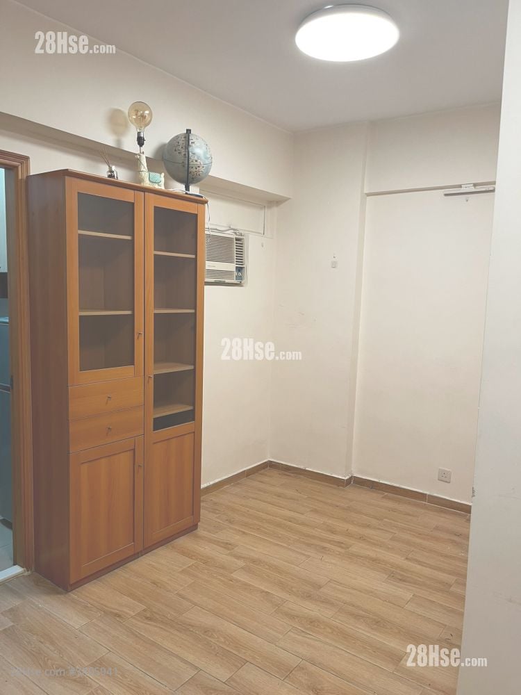 living room: Fok Cheong Building Rental 2 Bedrooms , 1 Bathroom 313 ft²