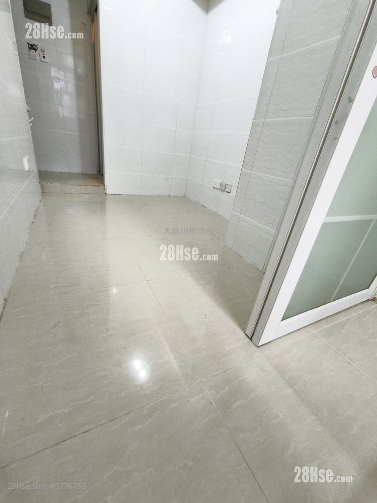 潘生~4800元大厅一房只行4层有床有街闸