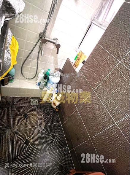 Sun Hing Garden Sell 2 Bedrooms , 1 Bathroom 426 ft²