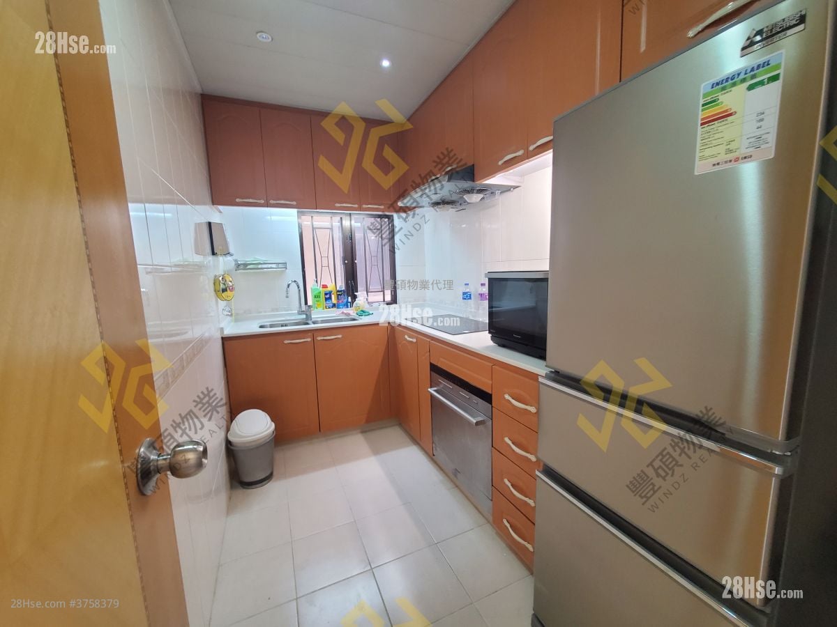 村屋 租盘 3 房 , 1 浴室 700 平方尺