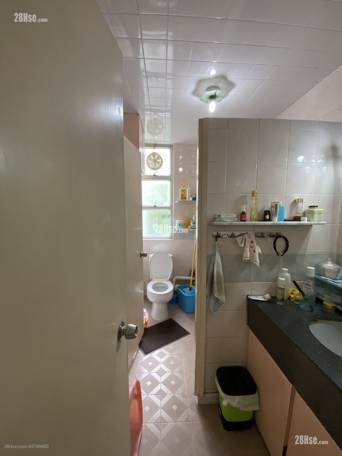 慈爱苑 售盘 3 房 , 1 浴室 645 平方尺