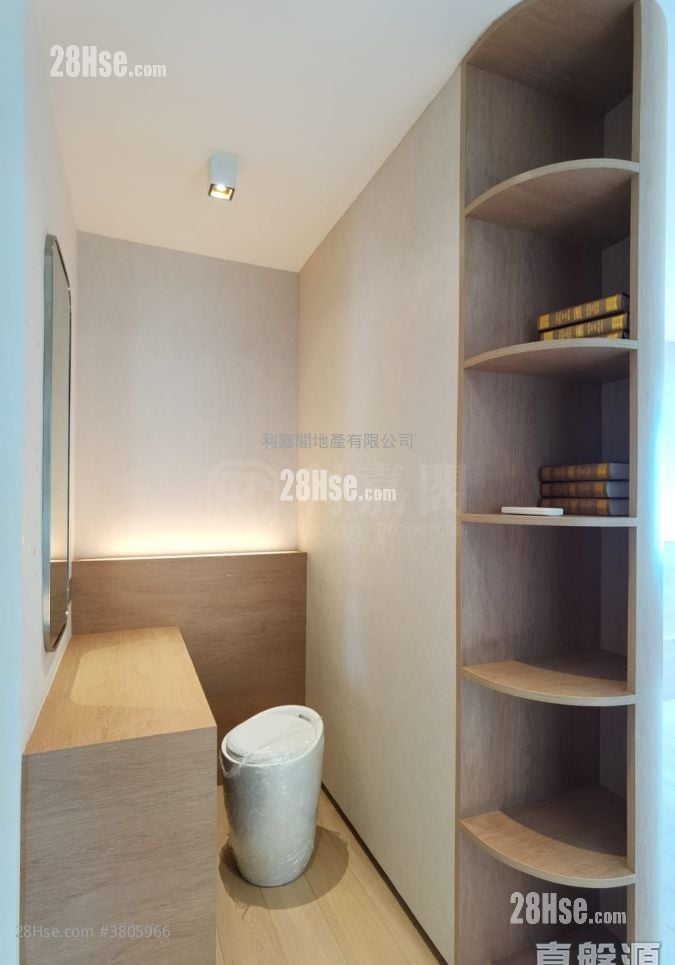 Ming Court Sell 4 Bedrooms 2,271 ft²