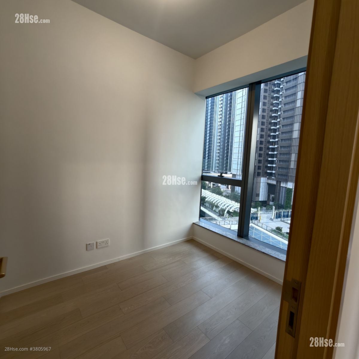 Double Coast 租盘 319 平方尺