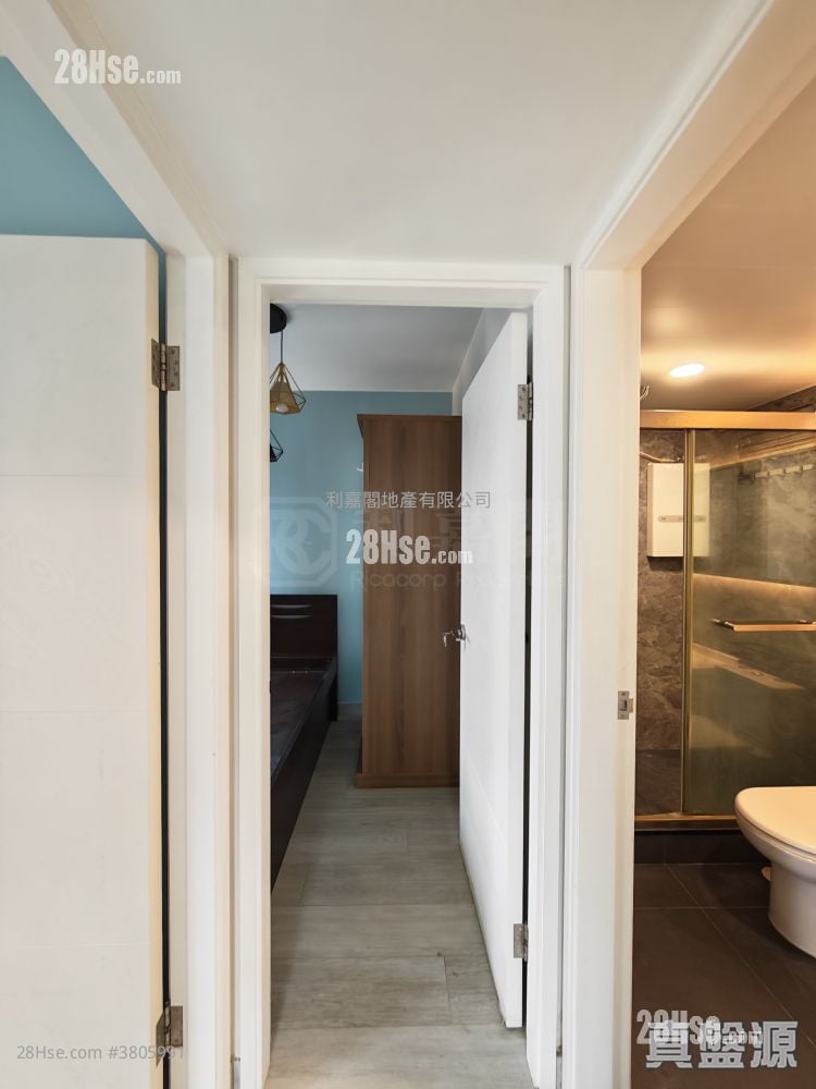 Yoho Town Sell 2 Bedrooms 422 ft²