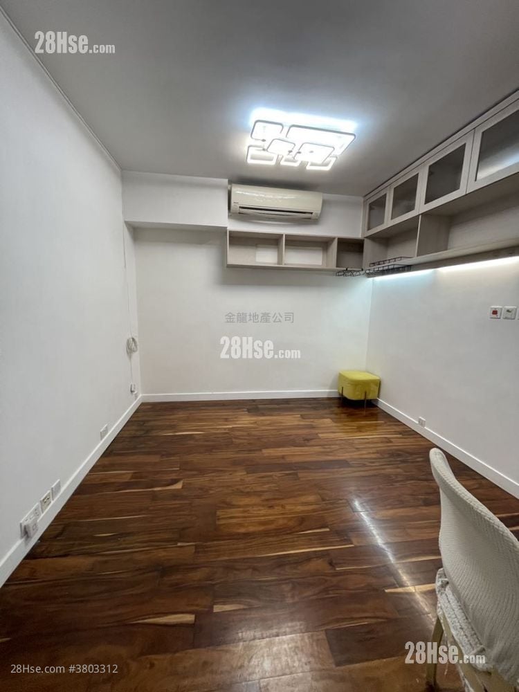 Apartment Rental 3 Bedrooms , 2 Bathrooms 646 ft²