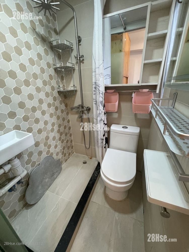 Apartment Rental 3 Bedrooms , 2 Bathrooms 646 ft²