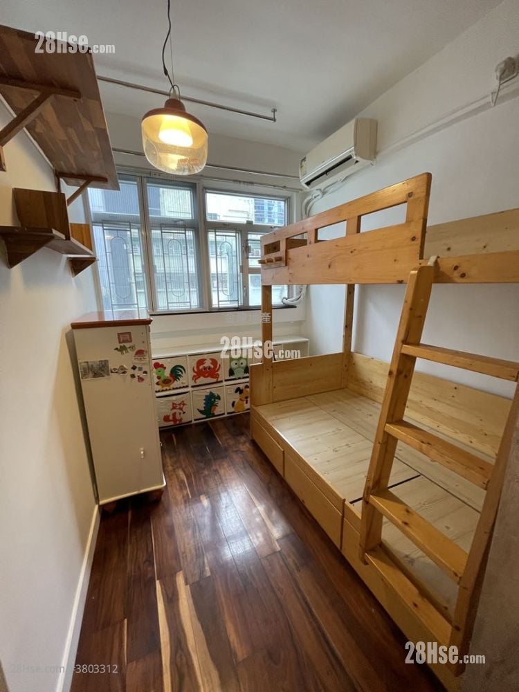 Apartment Rental 3 Bedrooms , 2 Bathrooms 646 ft²