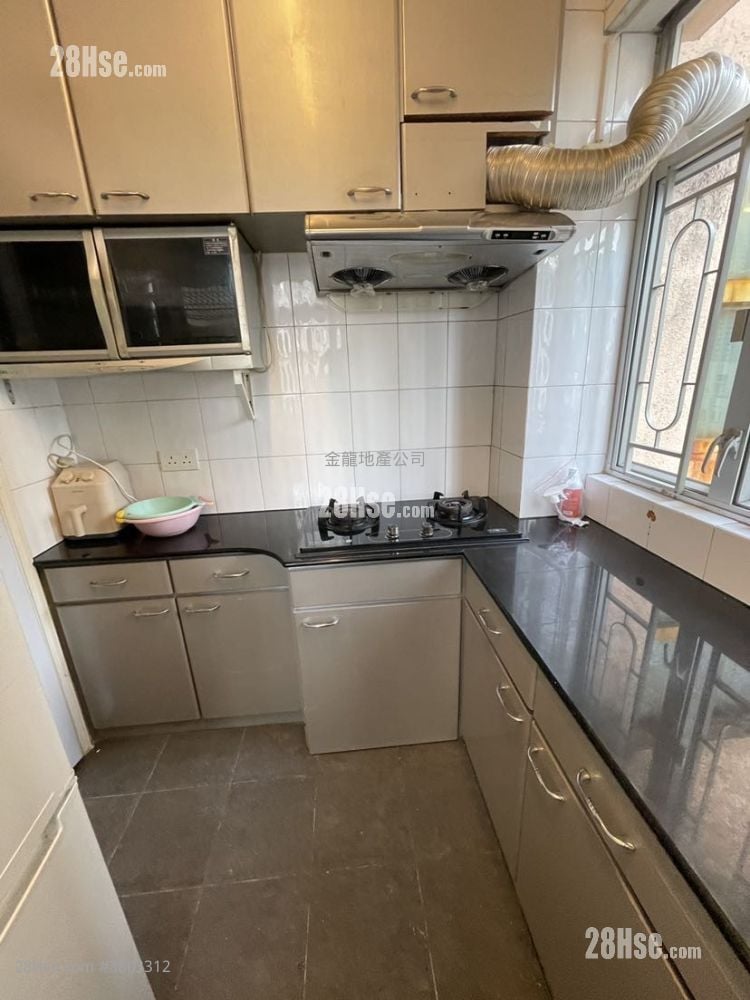 Apartment Rental 3 Bedrooms , 2 Bathrooms 646 ft²