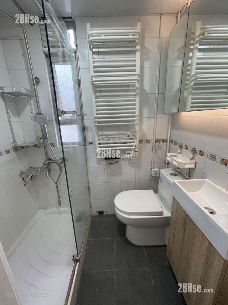 Apartment Rental 3 Bedrooms , 2 Bathrooms 646 ft²