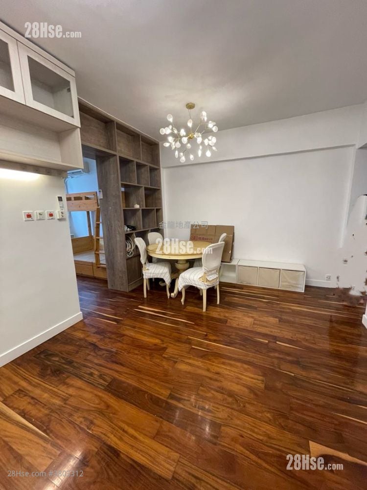 Apartment Rental 3 Bedrooms , 2 Bathrooms 646 ft²