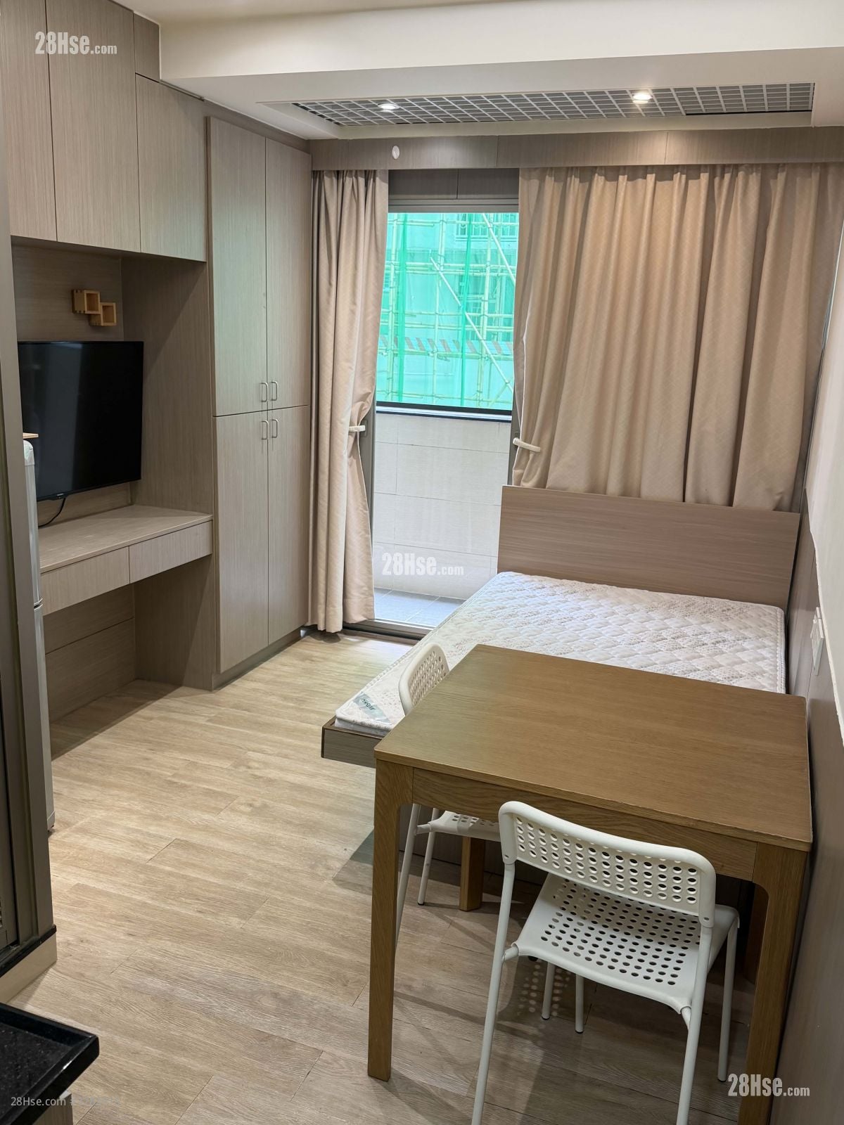 Hoi Deen Court Rental 180 ft²