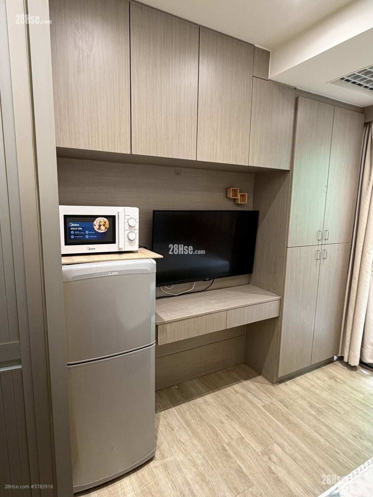 Hoi Deen Court Rental 180 ft²