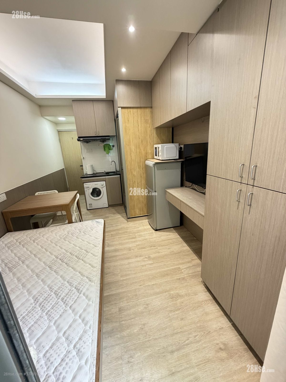 Hoi Deen Court Rental 180 ft²