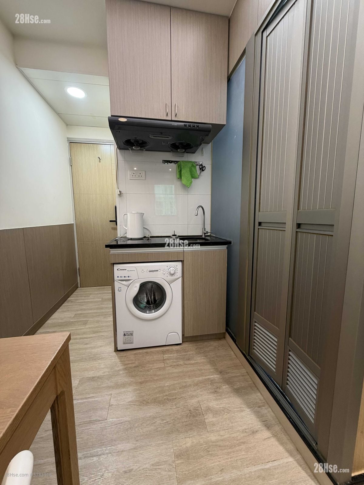 Hoi Deen Court Rental 180 ft²