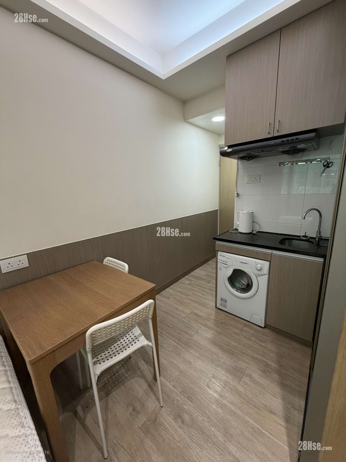 Hoi Deen Court Rental 180 ft²