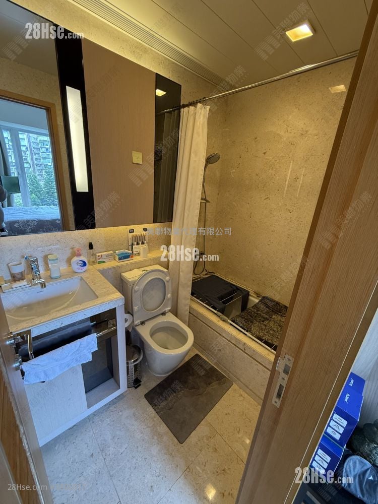 浴室: 星堤 售盘 4 房 , 2 浴室 1,272 平方尺