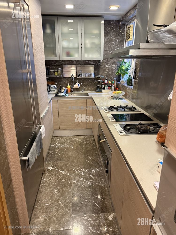 厨房: 星堤 售盘 4 房 , 2 浴室 1,272 平方尺