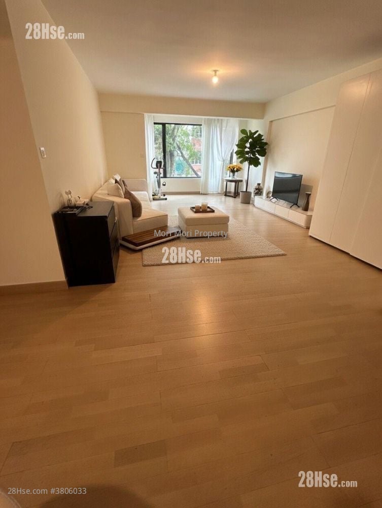 Elegant Court Rental 4 Bedrooms , 2 Bathrooms 1,643 ft²