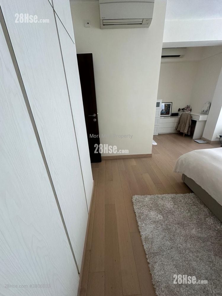 Elegant Court Rental 4 Bedrooms , 2 Bathrooms 1,643 ft²