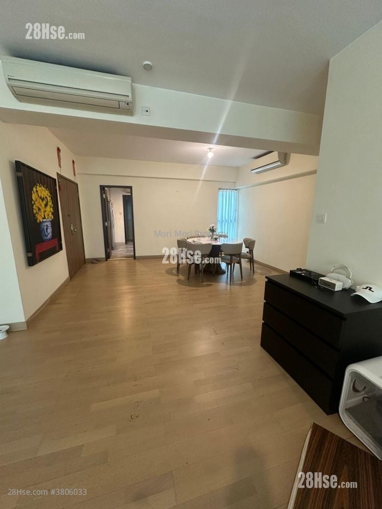 Elegant Court Rental 4 Bedrooms , 2 Bathrooms 1,643 ft²