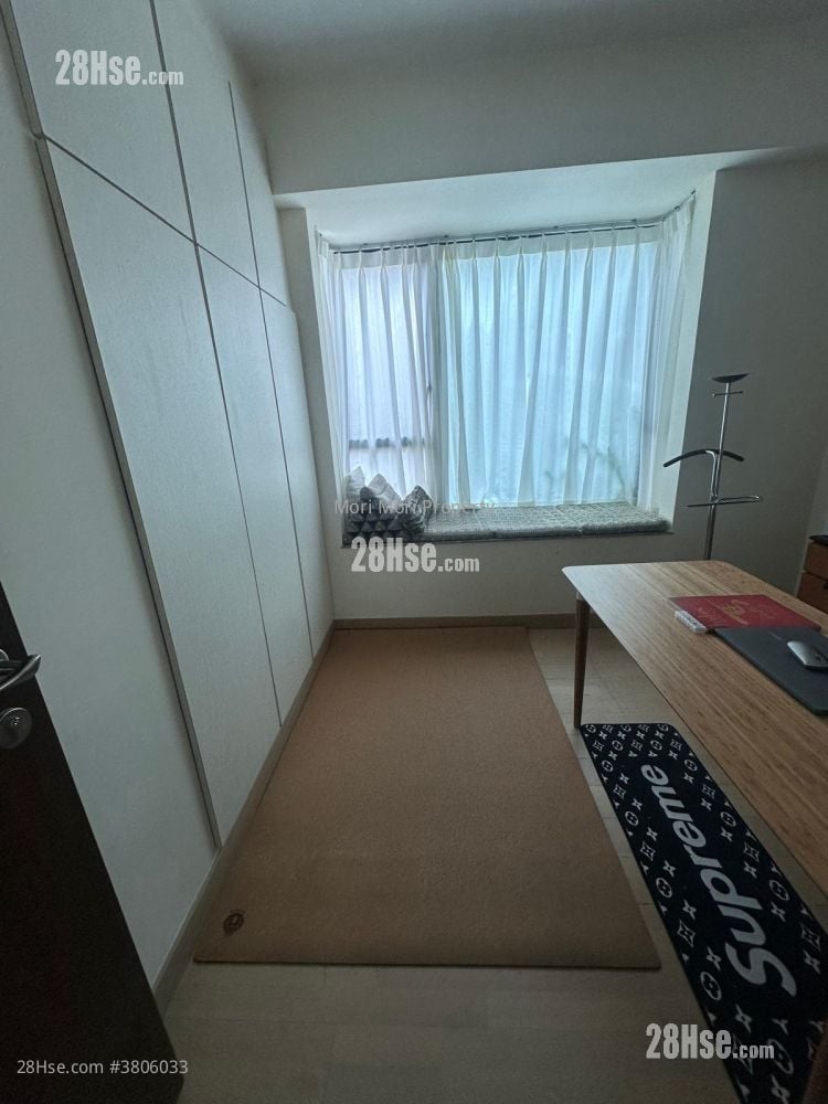 Elegant Court Rental 4 Bedrooms , 2 Bathrooms 1,643 ft²