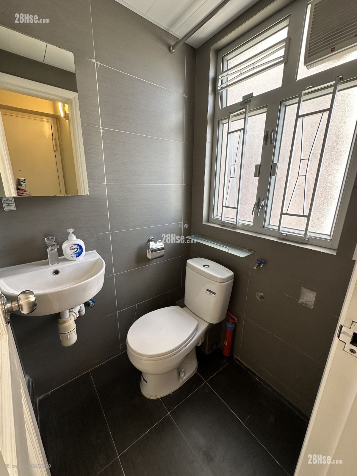 Kam Hing Building Sell 1 Bedroom , 1 Bathroom 326 ft²