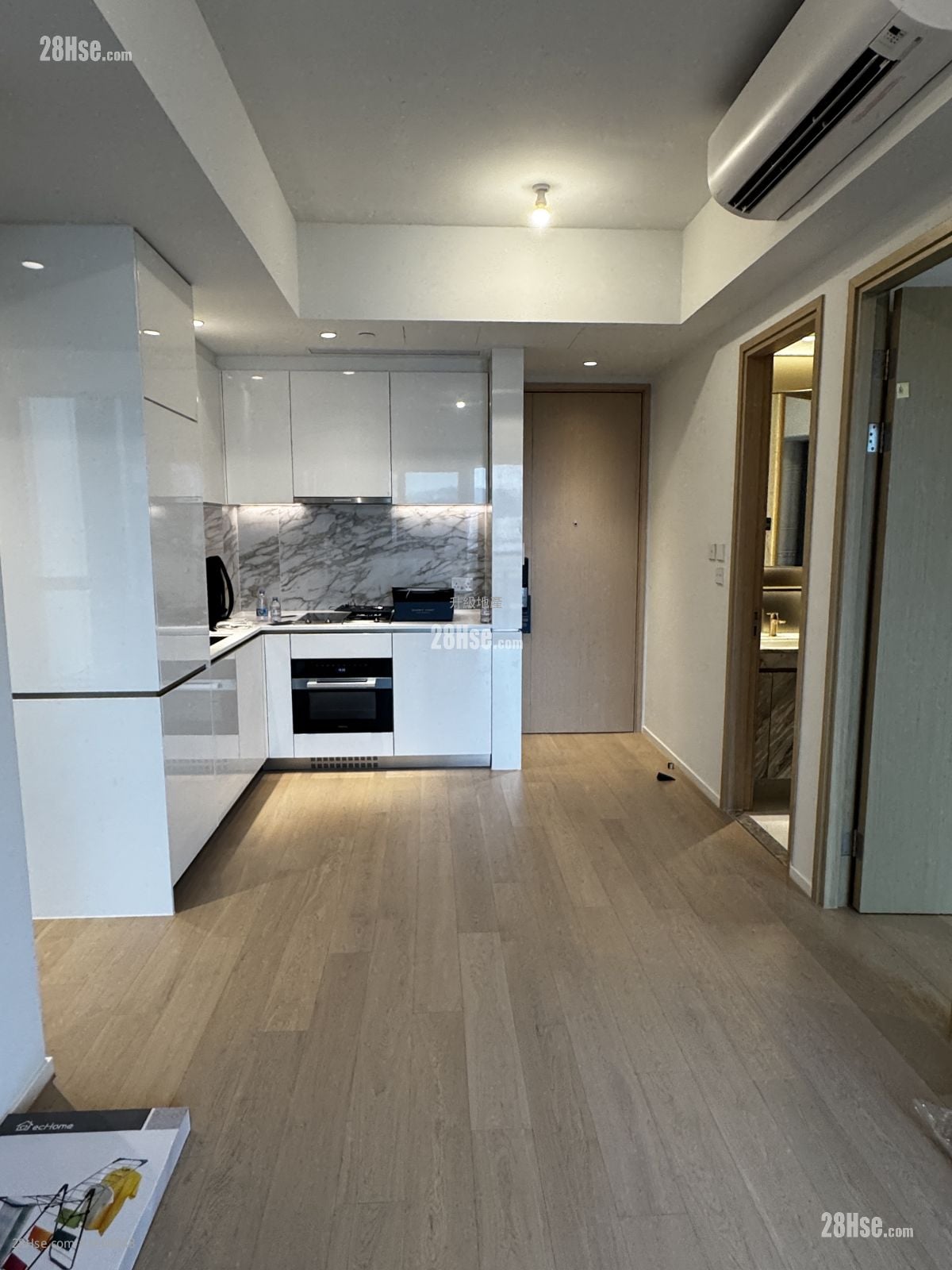 living room: Double Coast Rental 2 Bedrooms , 1 Bathroom 455 ft²