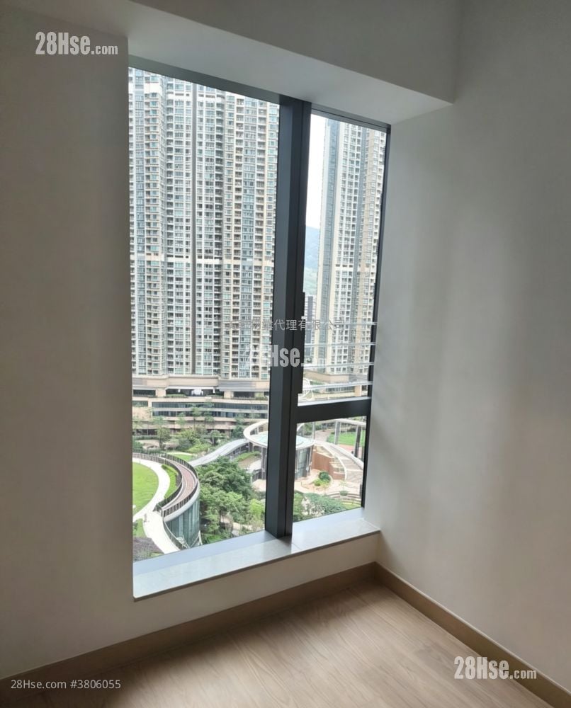 Seasons Place 售盘 1 房 323 平方尺