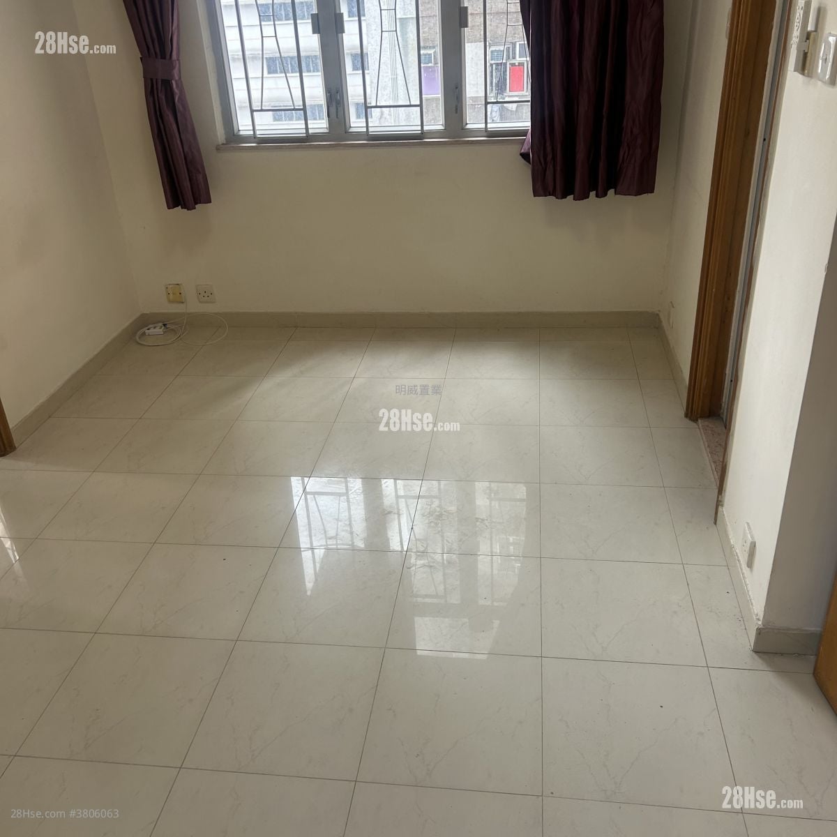 鸿威大厦 租盘 2 房 305 平方尺