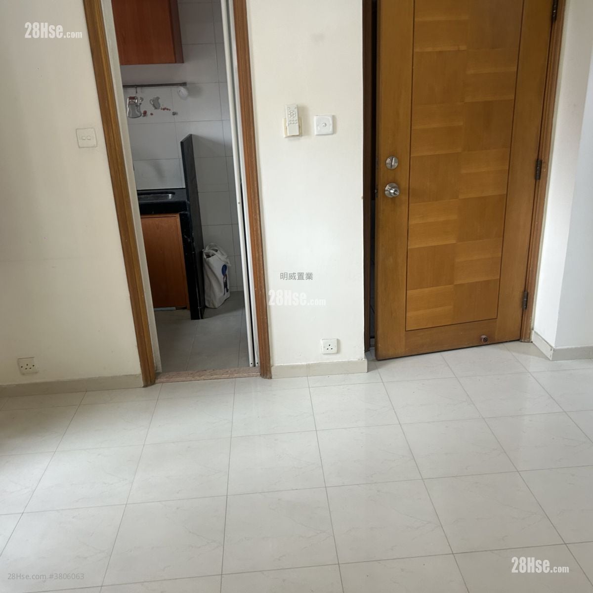 鸿威大厦 租盘 2 房 305 平方尺