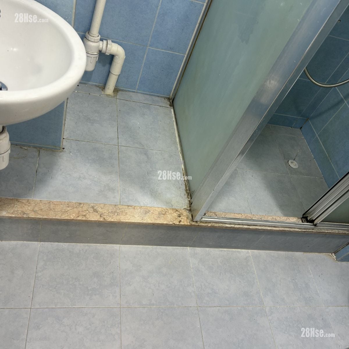 鸿威大厦 租盘 2 房 305 平方尺