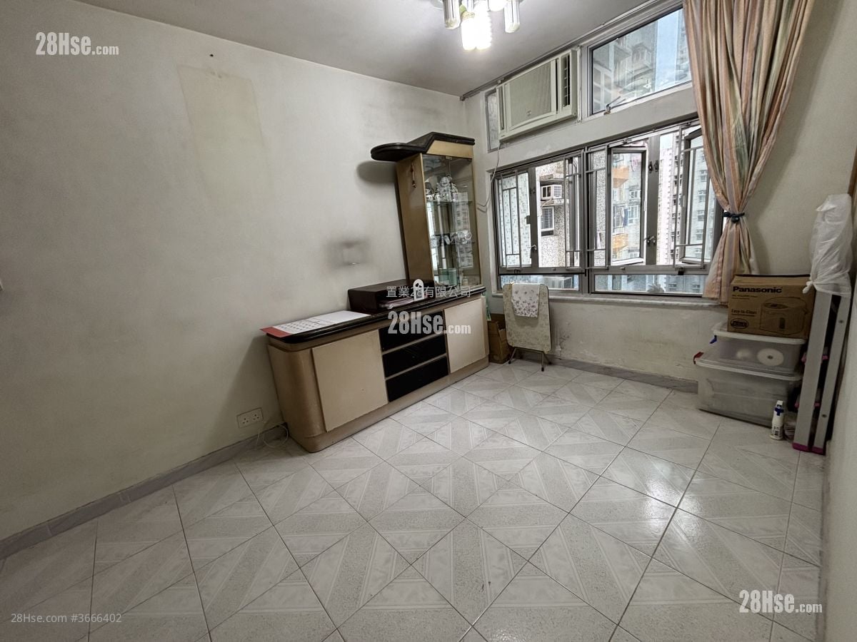 Ying Ming Court Sell 3 Bedrooms , 1 Bathroom 554 ft²