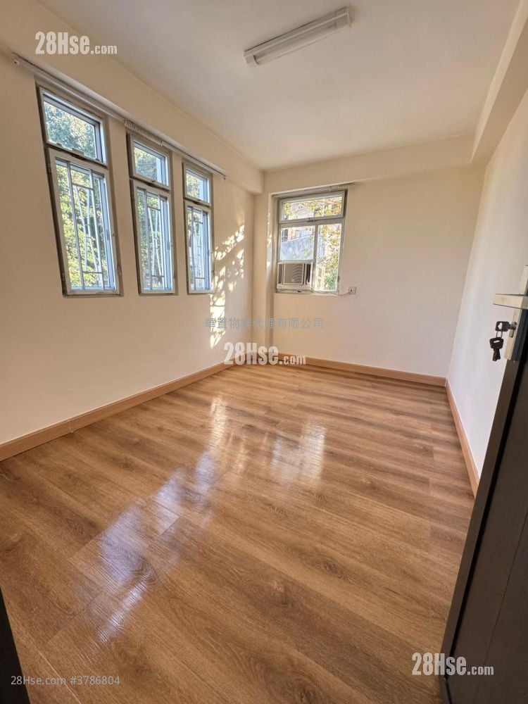 村屋 租盘 3 房 , 1 浴室 700 平方尺