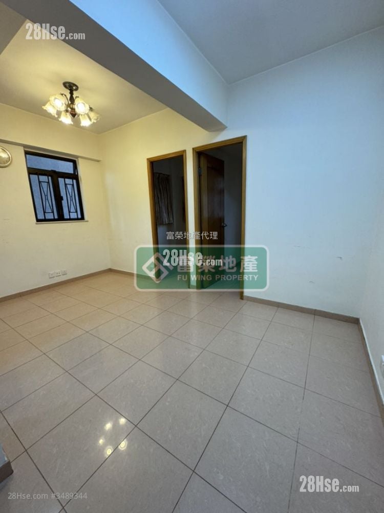 Wah Yan Mansion Sell 2 Bedrooms , 1 Bathroom 338 ft²