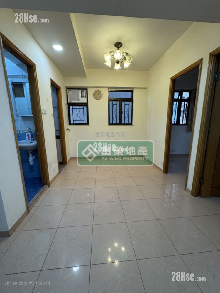 Wah Yan Mansion Sell 2 Bedrooms , 1 Bathroom 338 ft²