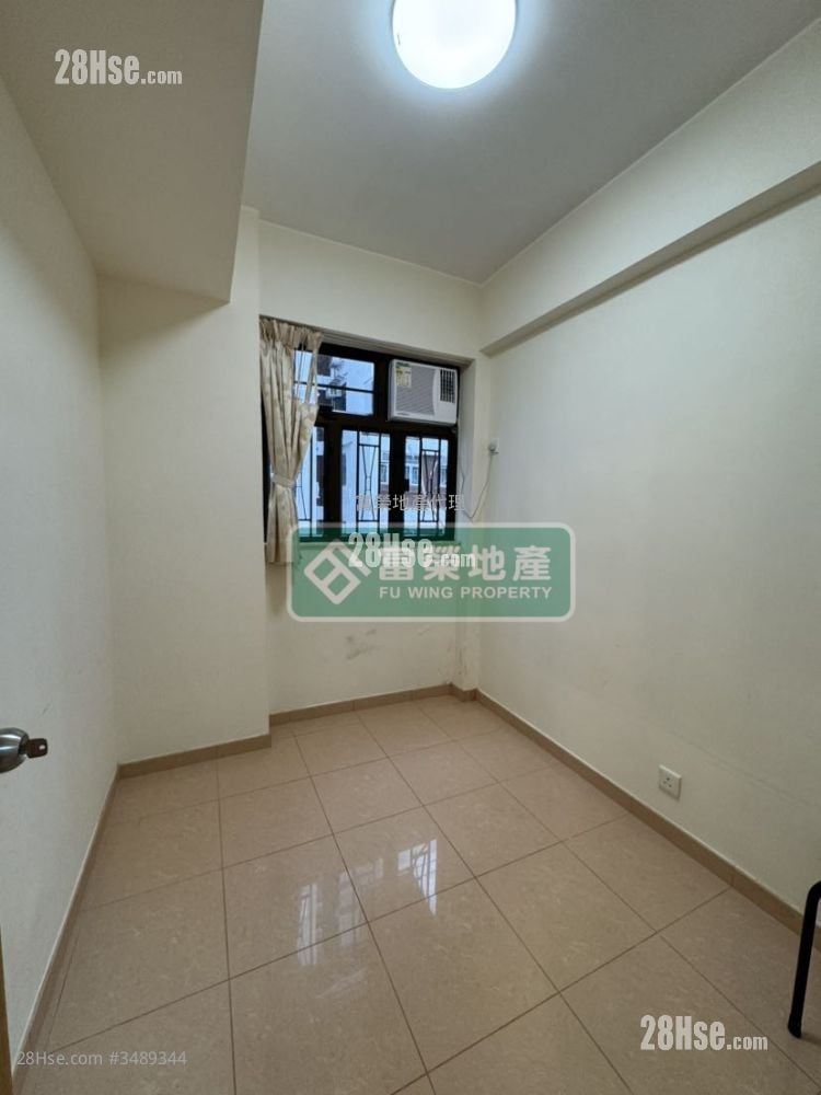 Wah Yan Mansion Sell 2 Bedrooms , 1 Bathroom 338 ft²