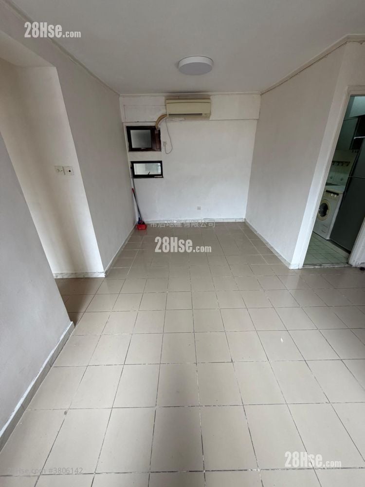 Lascar Court Rental 3 Bedrooms , 1 Bathroom 603 ft²