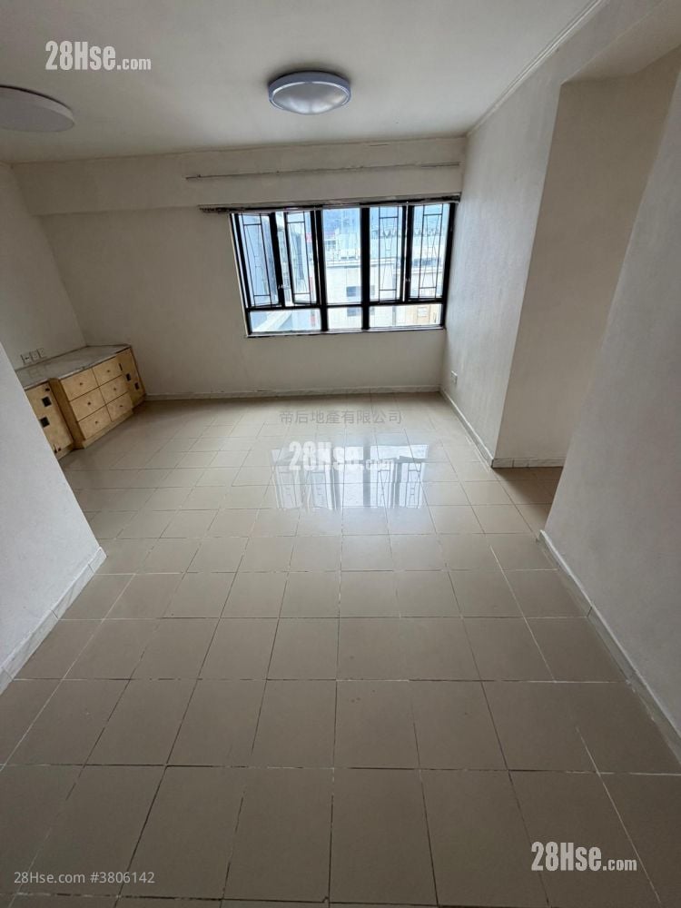 Lascar Court Rental 3 Bedrooms , 1 Bathroom 603 ft²
