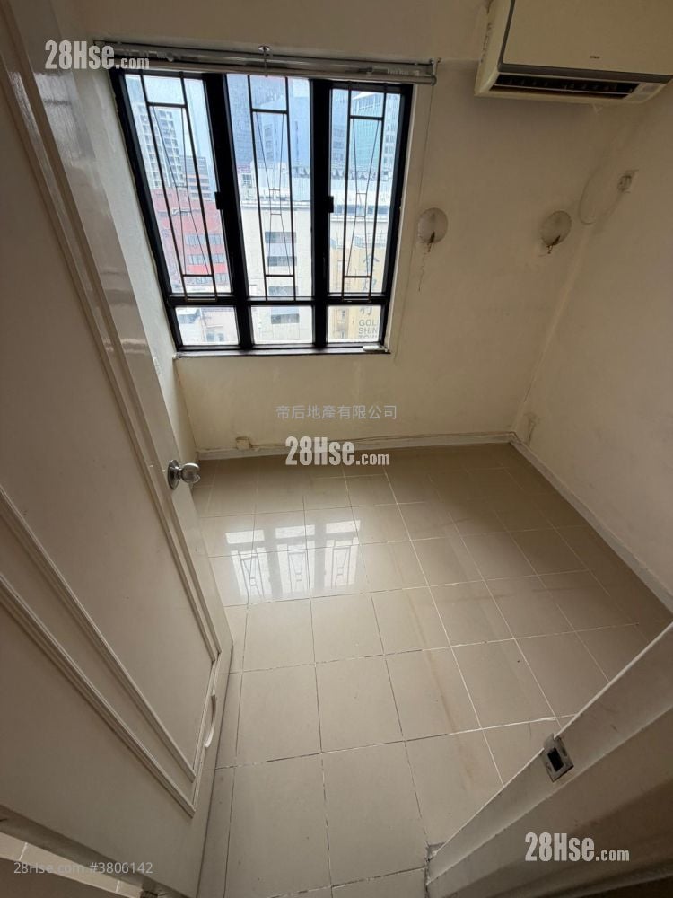 Lascar Court Rental 3 Bedrooms , 1 Bathroom 603 ft²