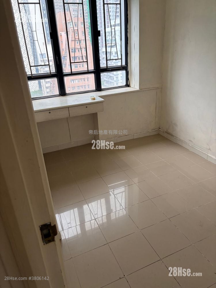 Lascar Court Rental 3 Bedrooms , 1 Bathroom 603 ft²