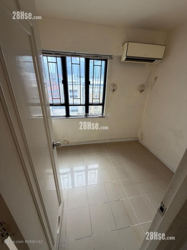 Lascar Court Rental 3 Bedrooms , 1 Bathroom 603 ft²
