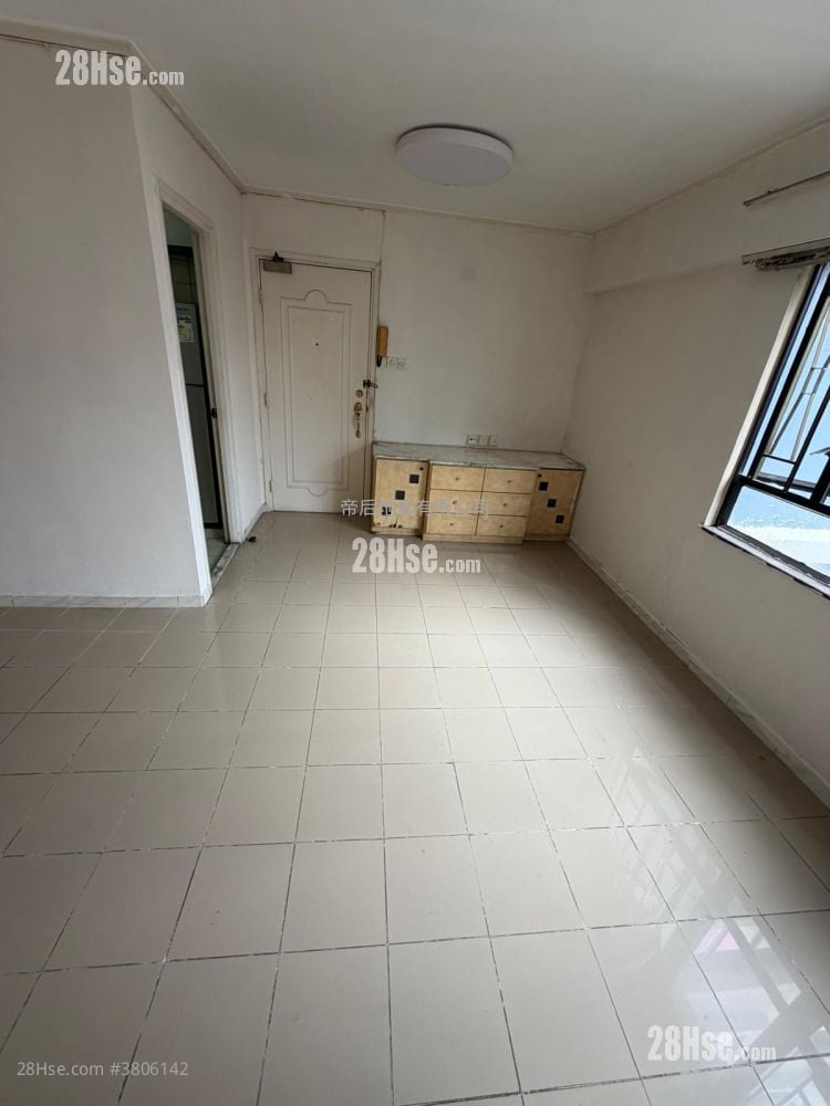 Lascar Court Rental 3 Bedrooms , 1 Bathroom 603 ft²