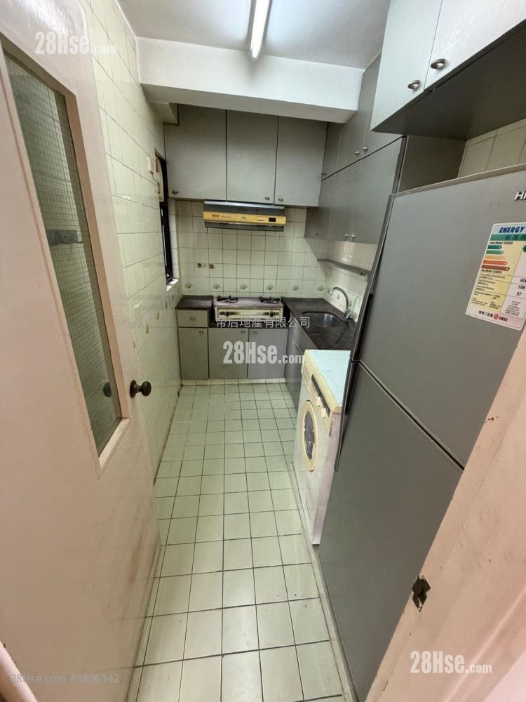 Lascar Court Rental 3 Bedrooms , 1 Bathroom 603 ft²