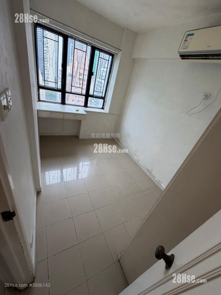 Lascar Court Rental 3 Bedrooms , 1 Bathroom 603 ft²