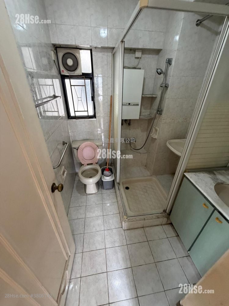 Lascar Court Rental 3 Bedrooms , 1 Bathroom 603 ft²