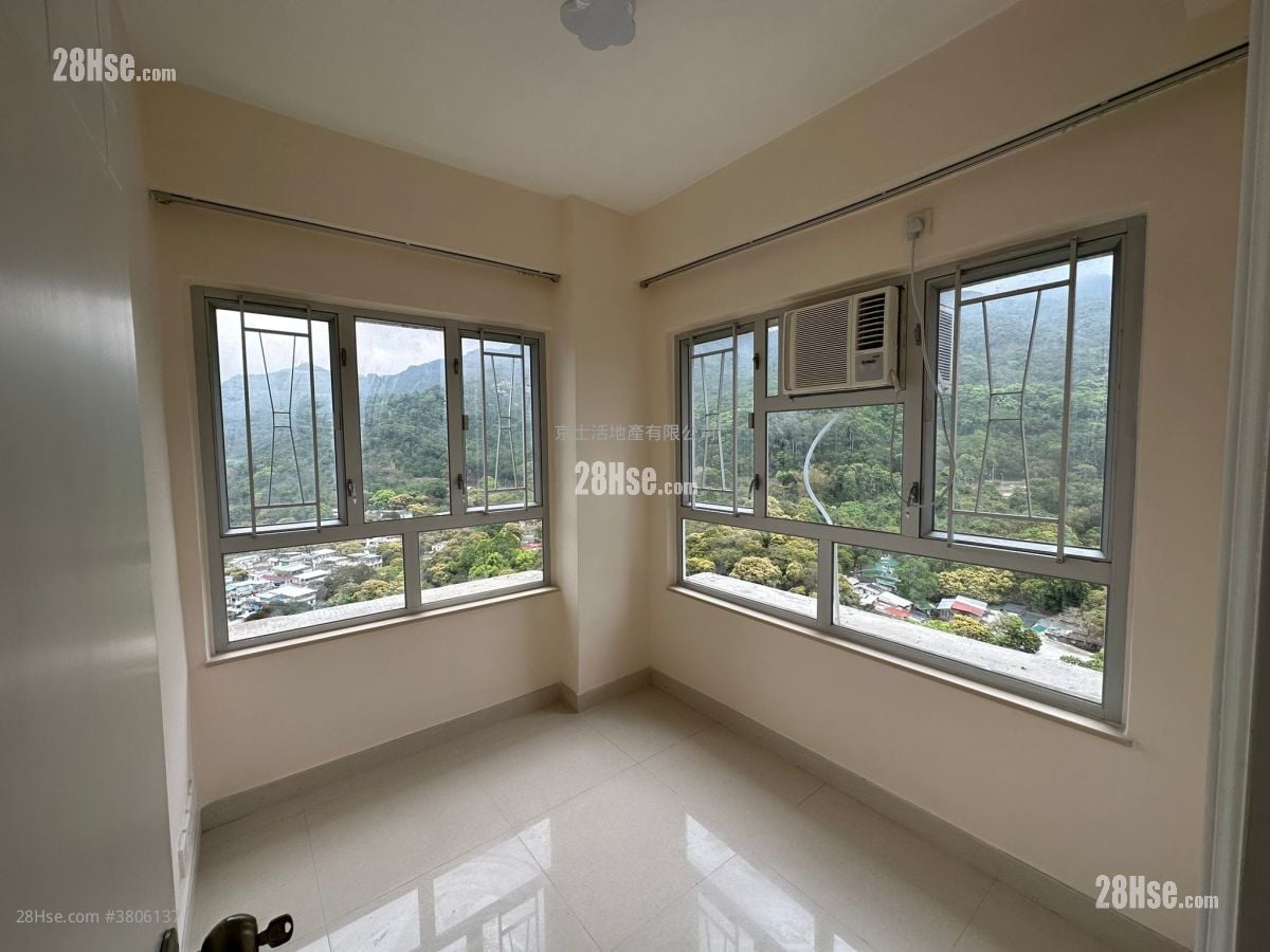 Golden Lion Garden Rental 336 ft²