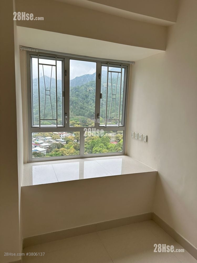 Golden Lion Garden Rental 336 ft²