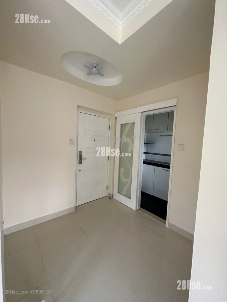 Golden Lion Garden Rental 336 ft²